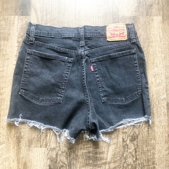 Levi’s Womens Size 30 Black Raw Hem Distressed High Rise 501 Cutoff Shorts - Picture 2 of 8